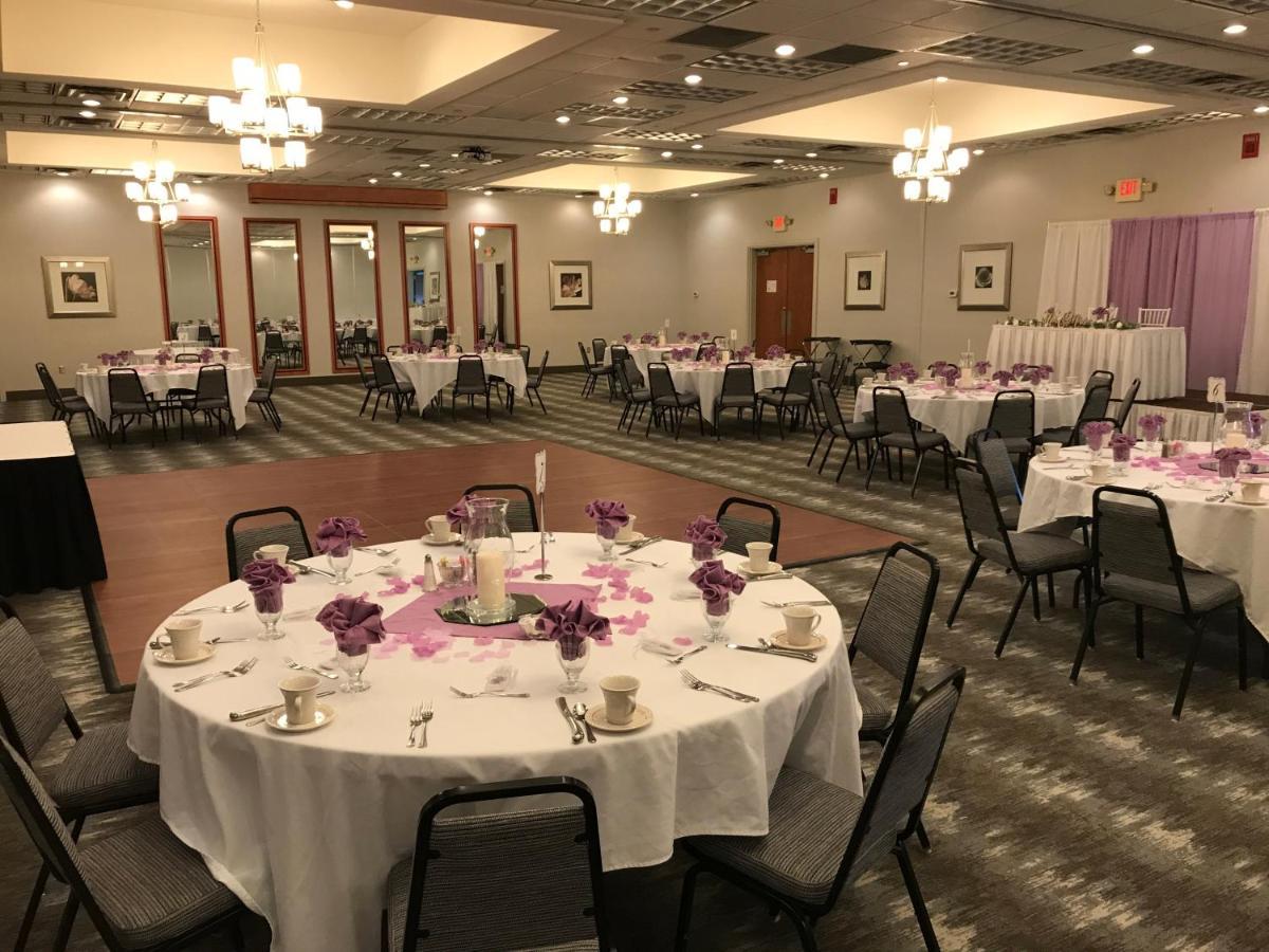 Holiday Inn Martinsburg By Ihg Bagian luar foto