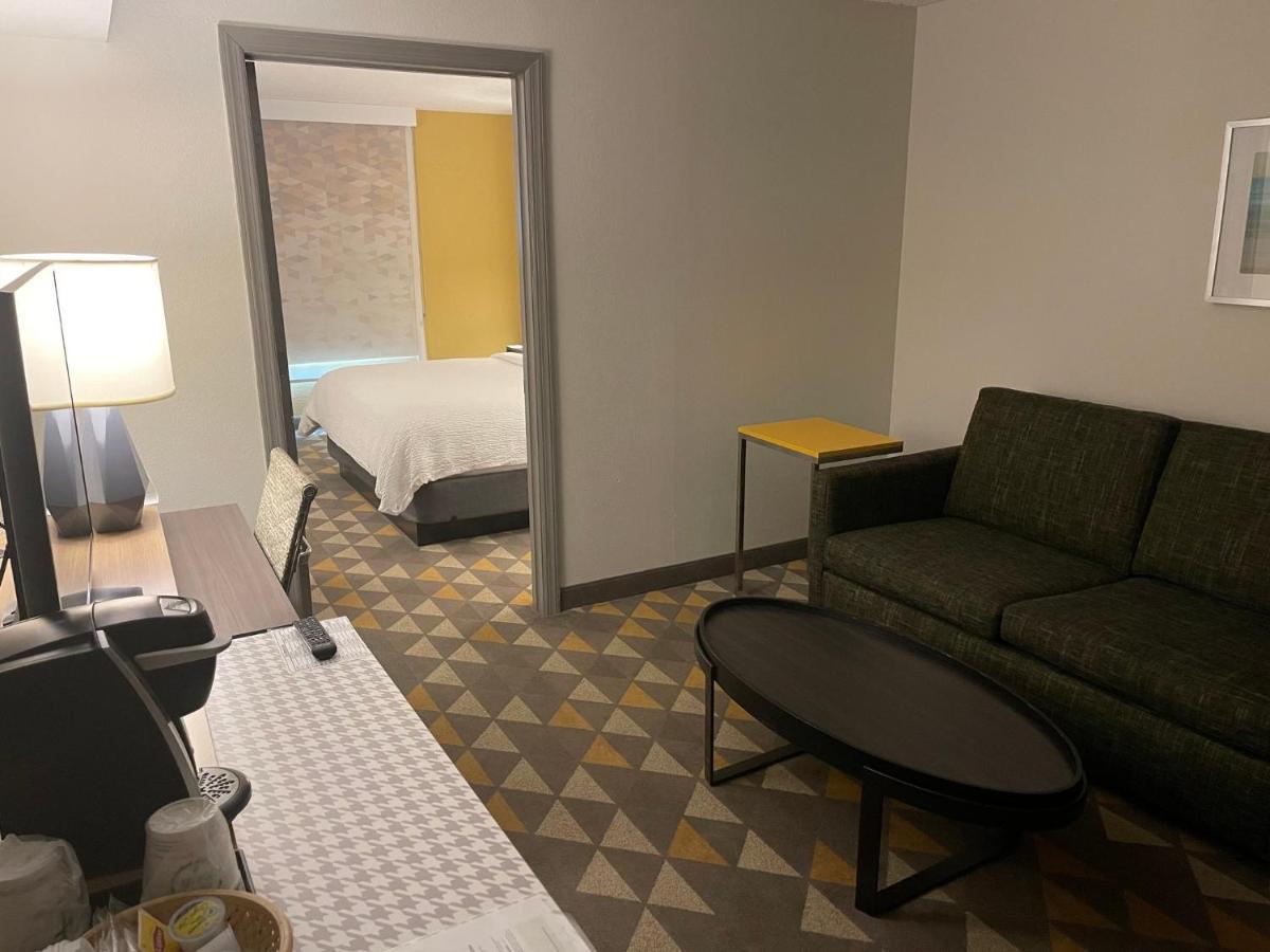 Holiday Inn Martinsburg By Ihg Bagian luar foto
