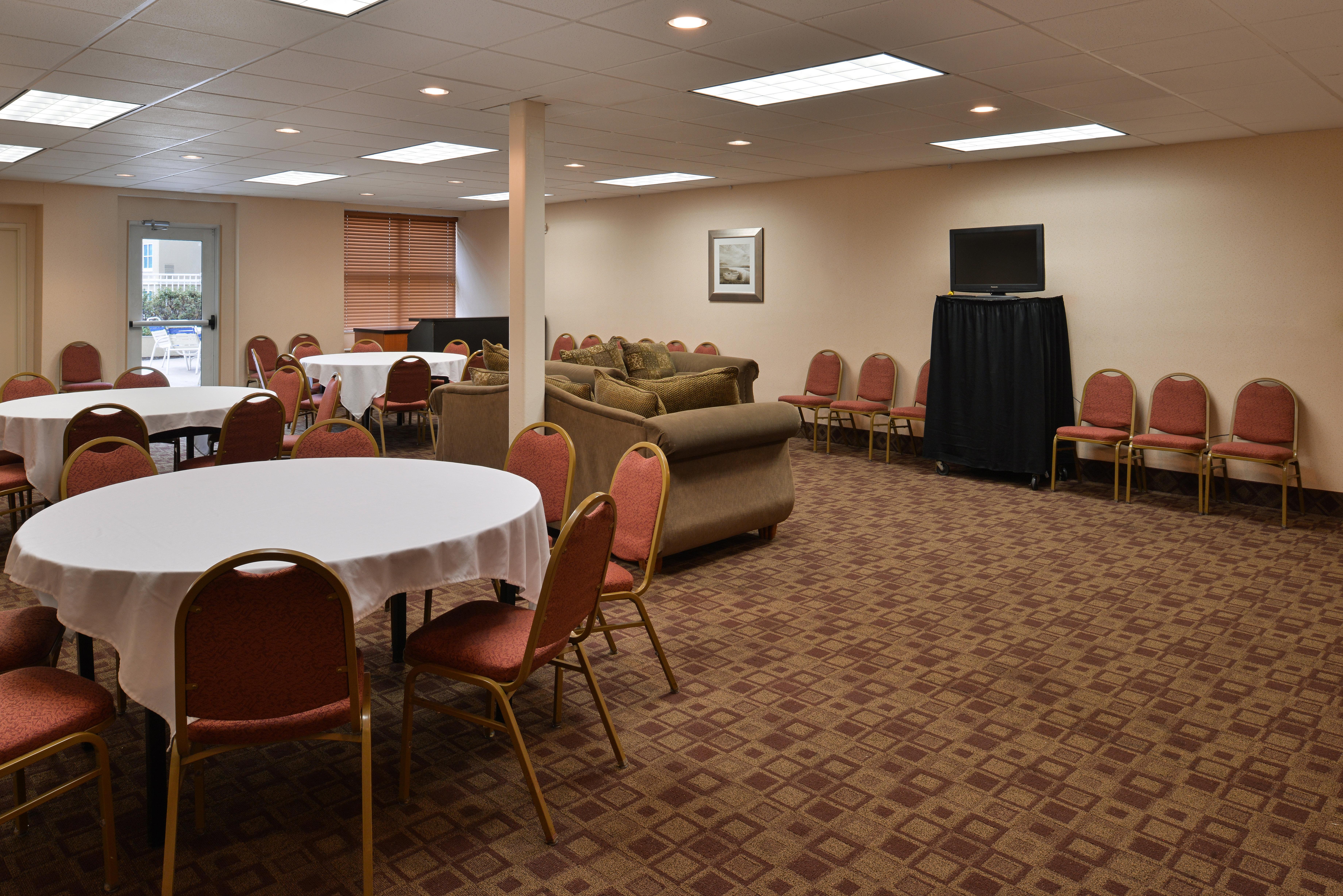 Holiday Inn Martinsburg By Ihg Bagian luar foto