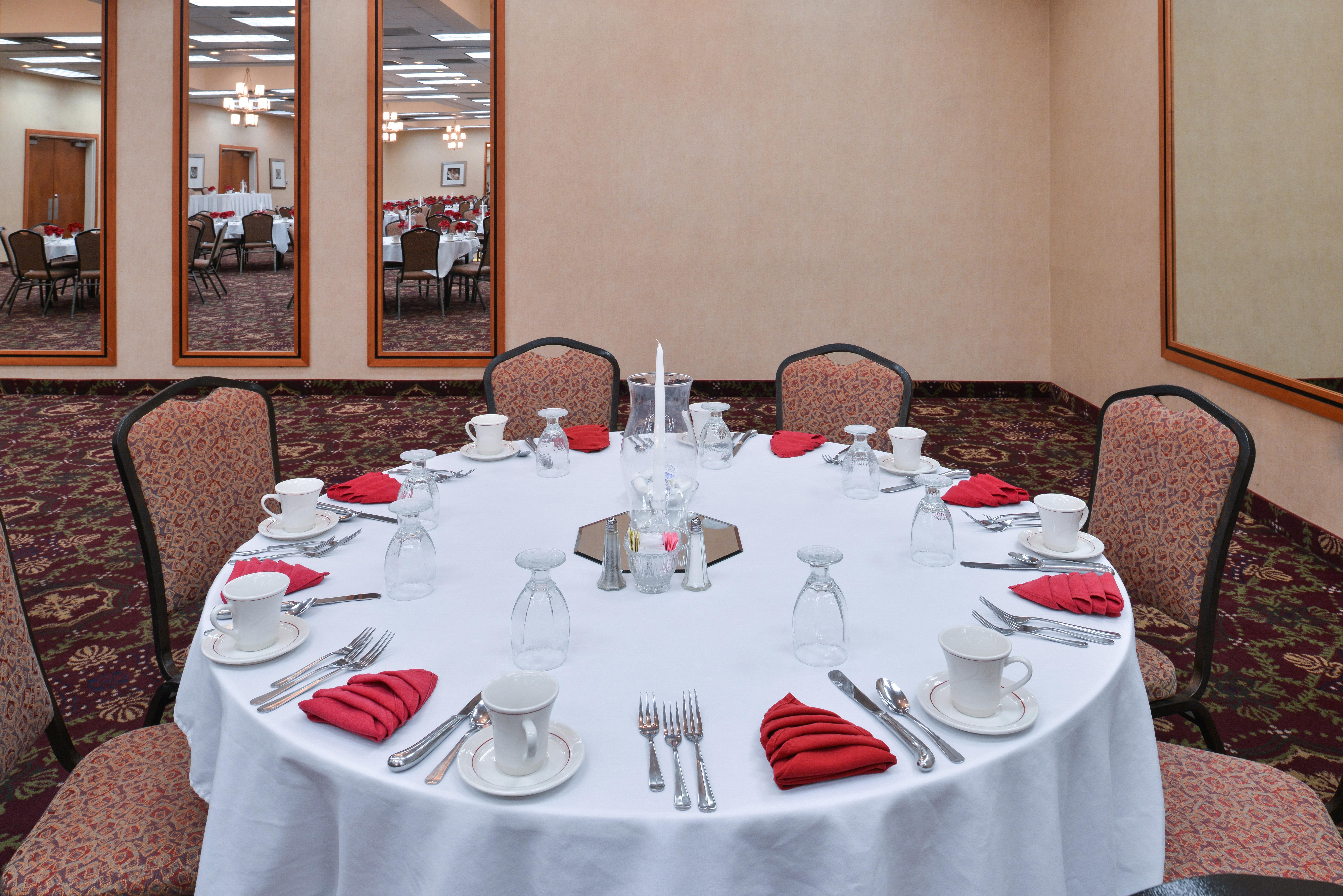 Holiday Inn Martinsburg By Ihg Bagian luar foto