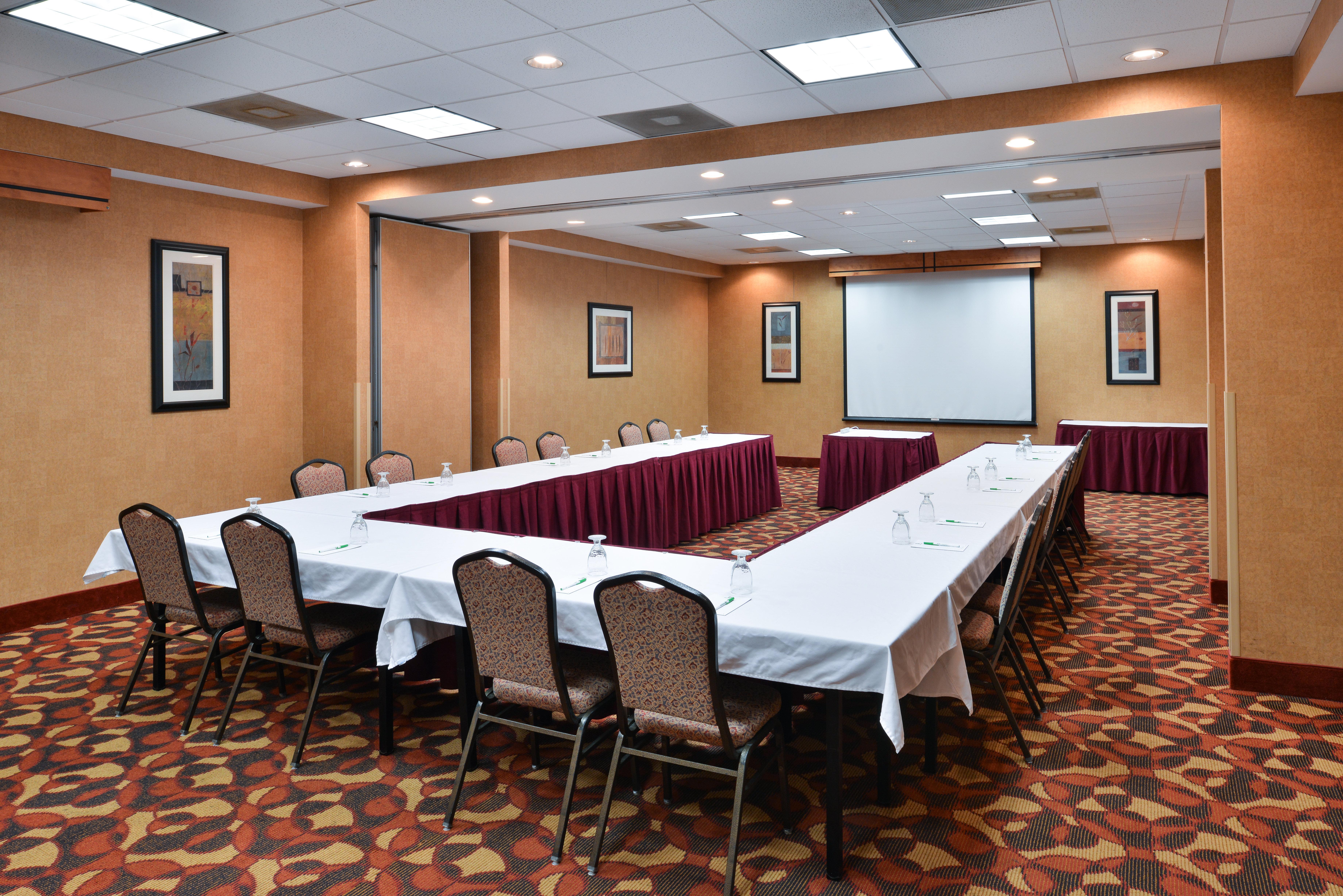 Holiday Inn Martinsburg By Ihg Bagian luar foto